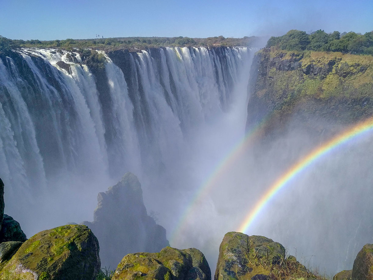 Victoria-Falls-with-rainbow